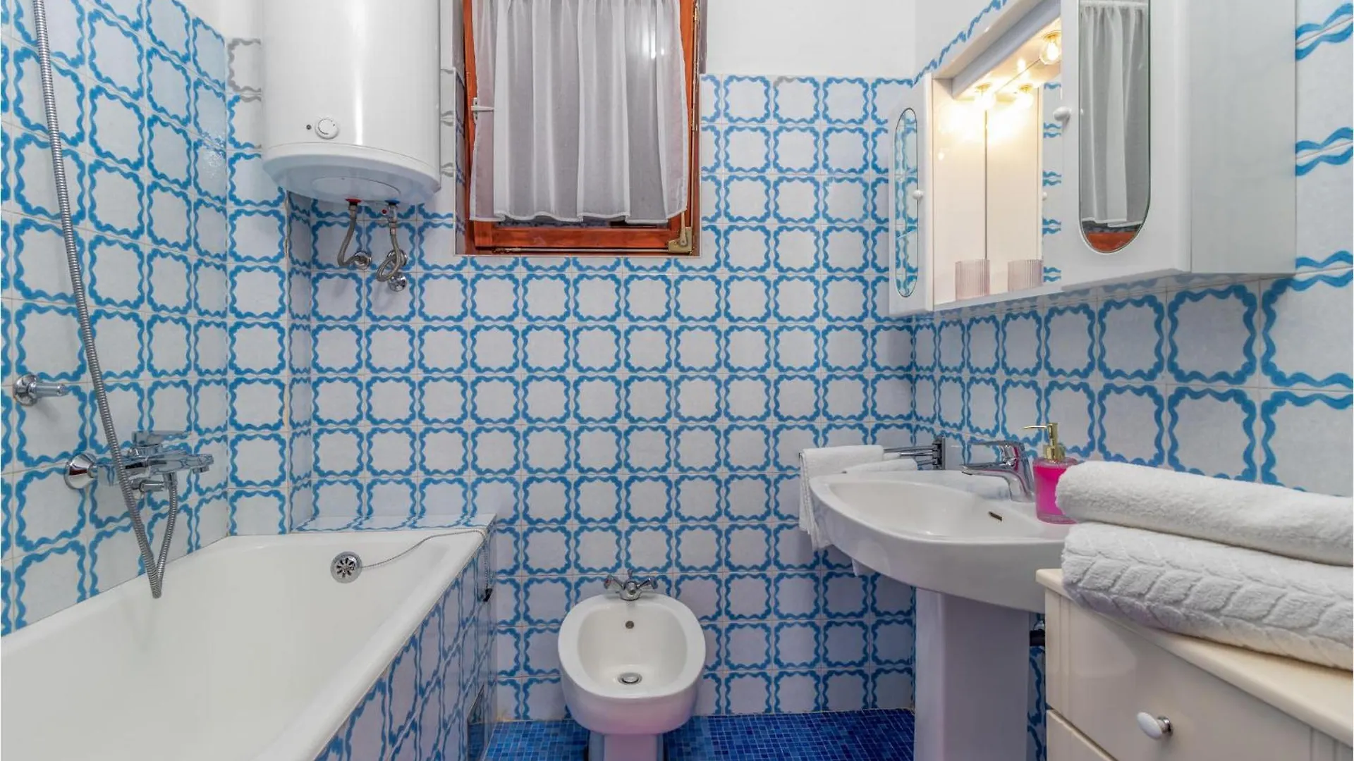 2 Bedroom Stunning Apartment In Selce