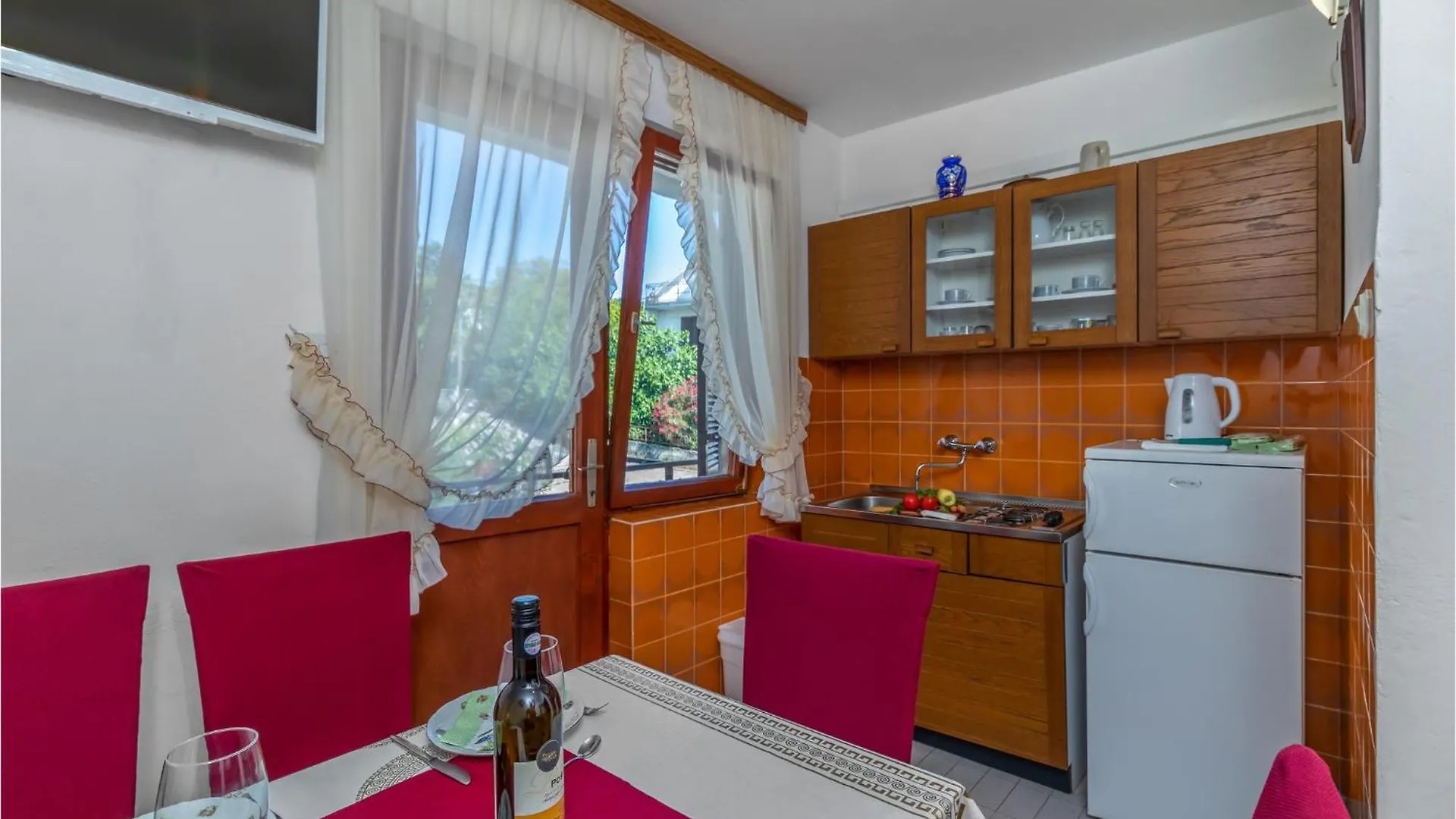 2 Bedroom Stunning Apartment In Selce