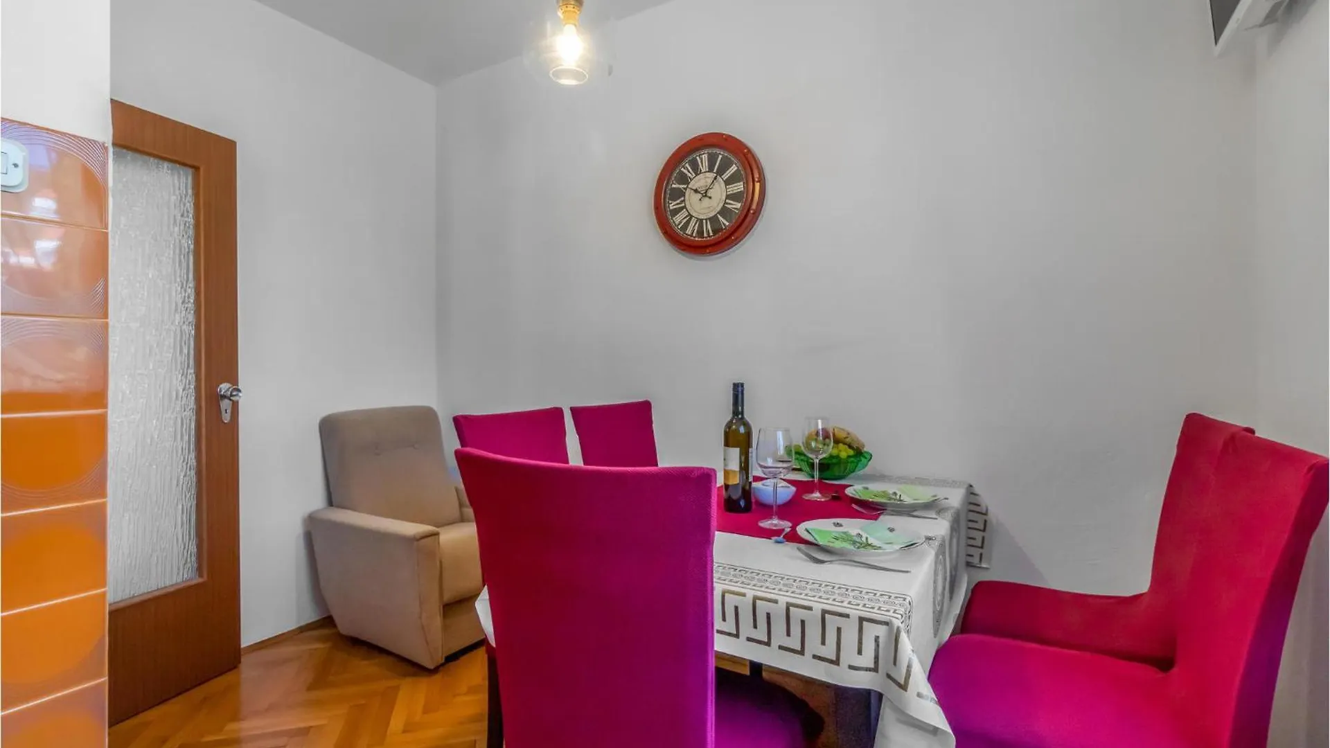 2 Bedroom Stunning Apartment In Selce