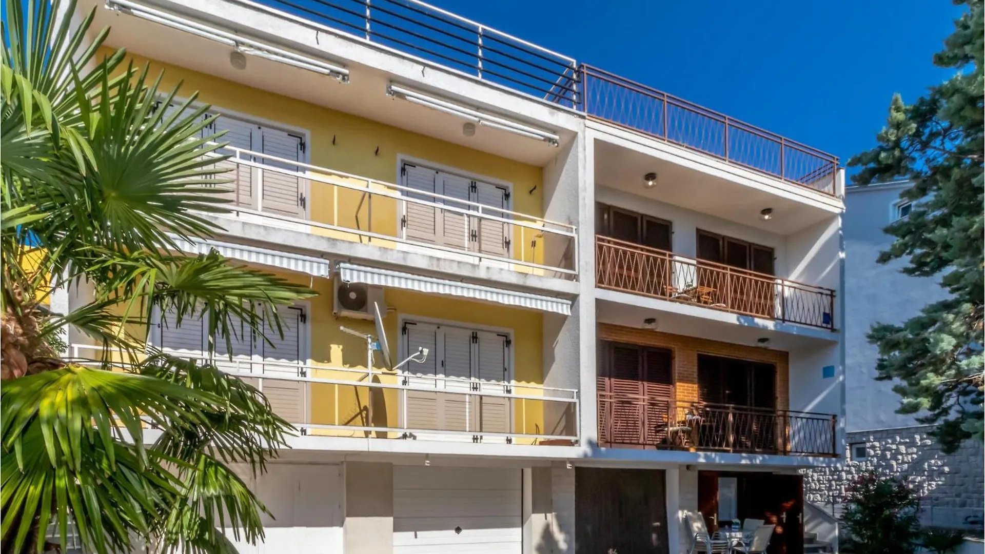 2 Bedroom Stunning Apartment In Selce Croatia