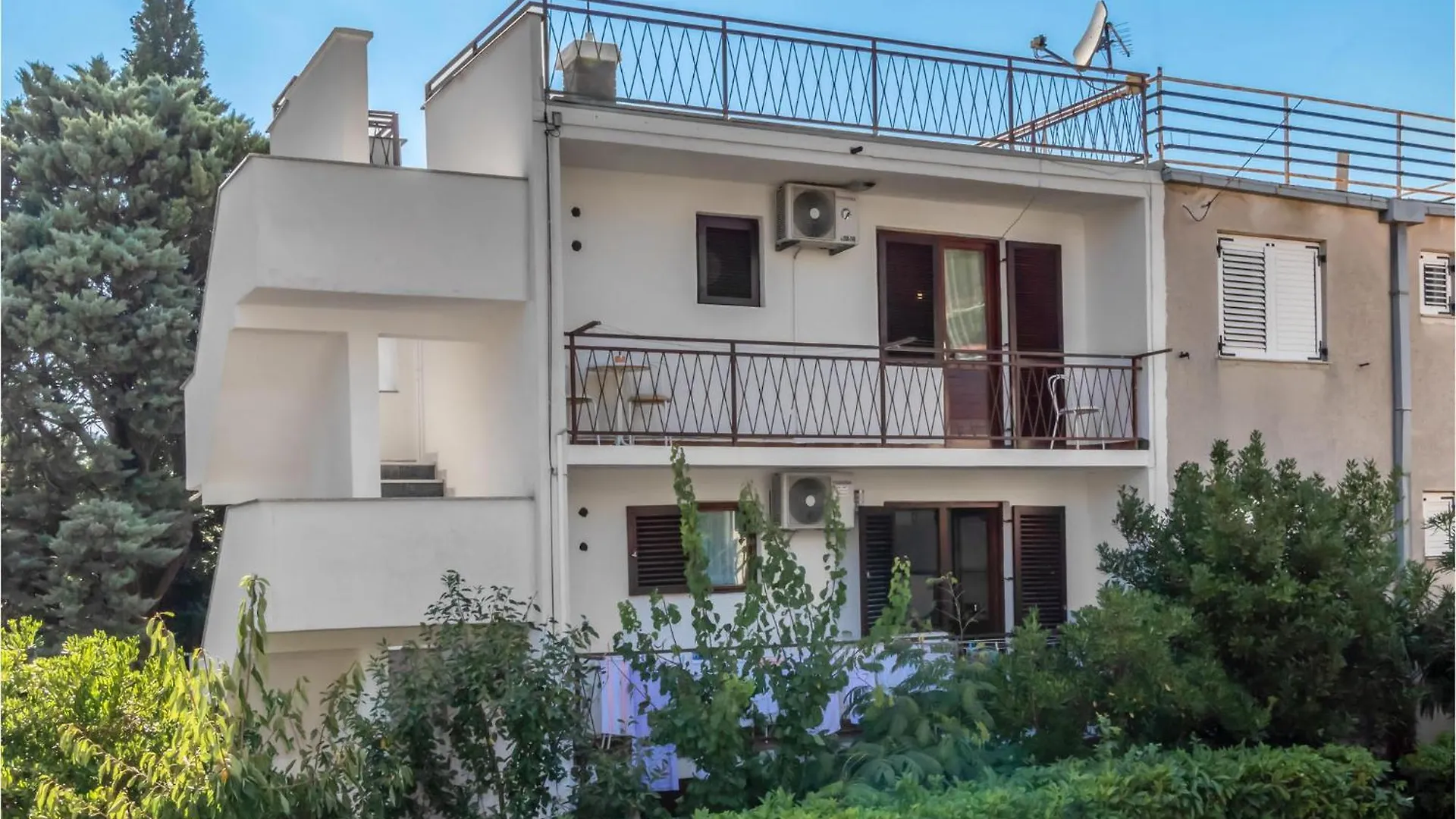 2 Bedroom Stunning Apartment In Selce